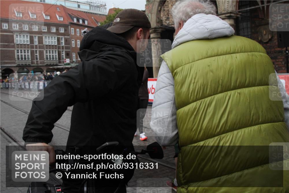 05.10.2025 - 20. swb-Marathon Bremen Yannick Fuchs http://msf.ph/oto/9316331 05.10.2025 15:24:02 Ziel  meine-sportfotos.de