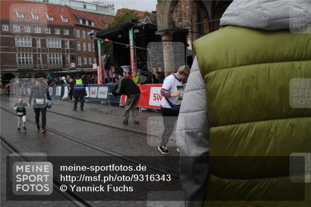 05.10.2025 - 20. swb-Marathon Bremen Yannick Fuchs http://msf.ph/oto/9316343 05.10.2025 15:24:18 Ziel  meine-sportfotos.de