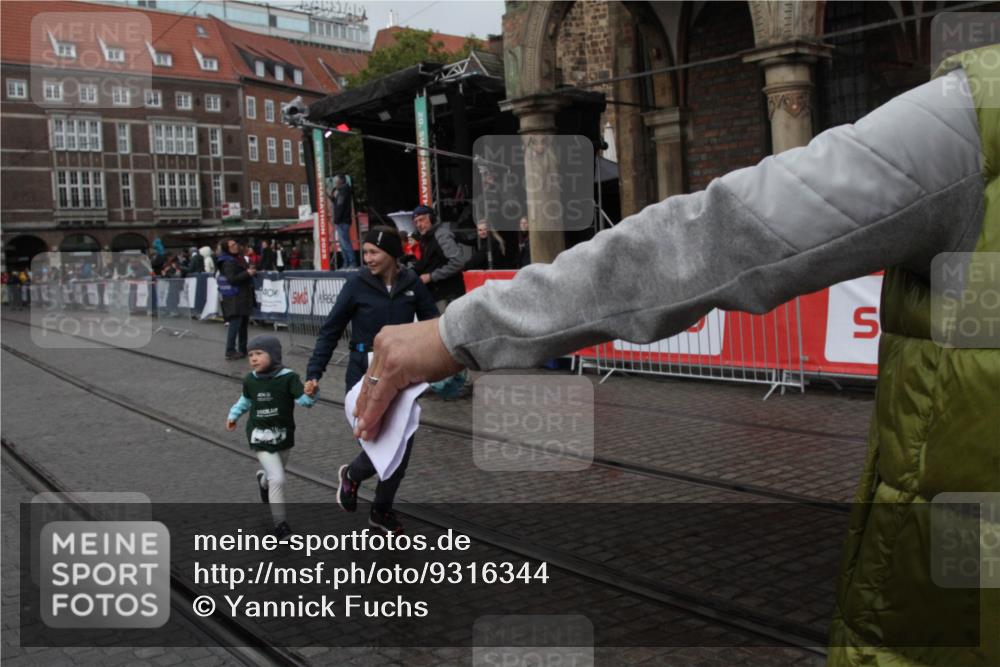 05.10.2025 - 20. swb-Marathon Bremen Yannick Fuchs http://msf.ph/oto/9316344 05.10.2025 15:24:20 Ziel  meine-sportfotos.de