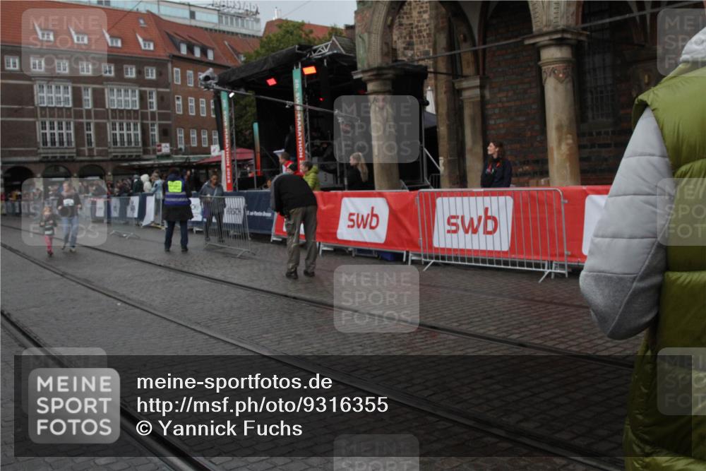 05.10.2025 - 20. swb-Marathon Bremen Yannick Fuchs http://msf.ph/oto/9316355 05.10.2025 15:25:05 Ziel  meine-sportfotos.de