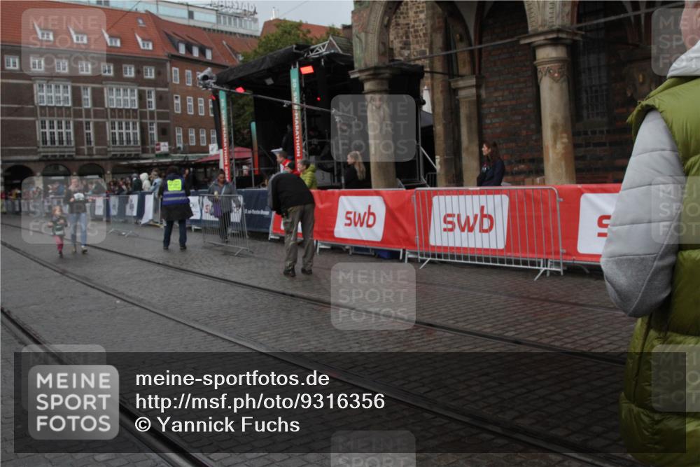 05.10.2025 - 20. swb-Marathon Bremen Yannick Fuchs http://msf.ph/oto/9316356 05.10.2025 15:25:06 Ziel  meine-sportfotos.de