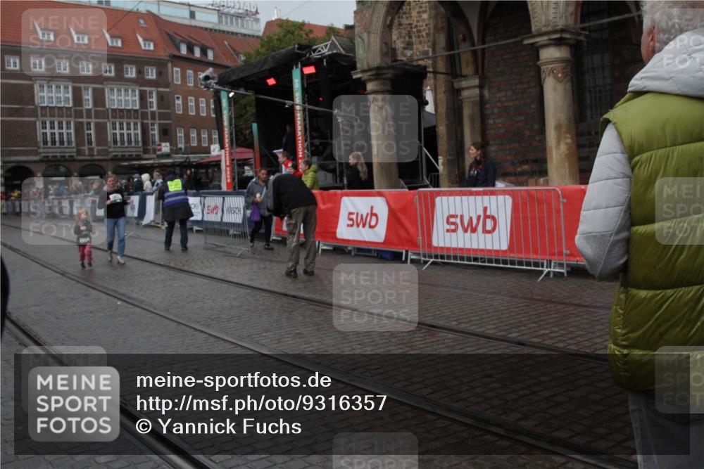 05.10.2025 - 20. swb-Marathon Bremen Yannick Fuchs http://msf.ph/oto/9316357 05.10.2025 15:25:07 Ziel  meine-sportfotos.de