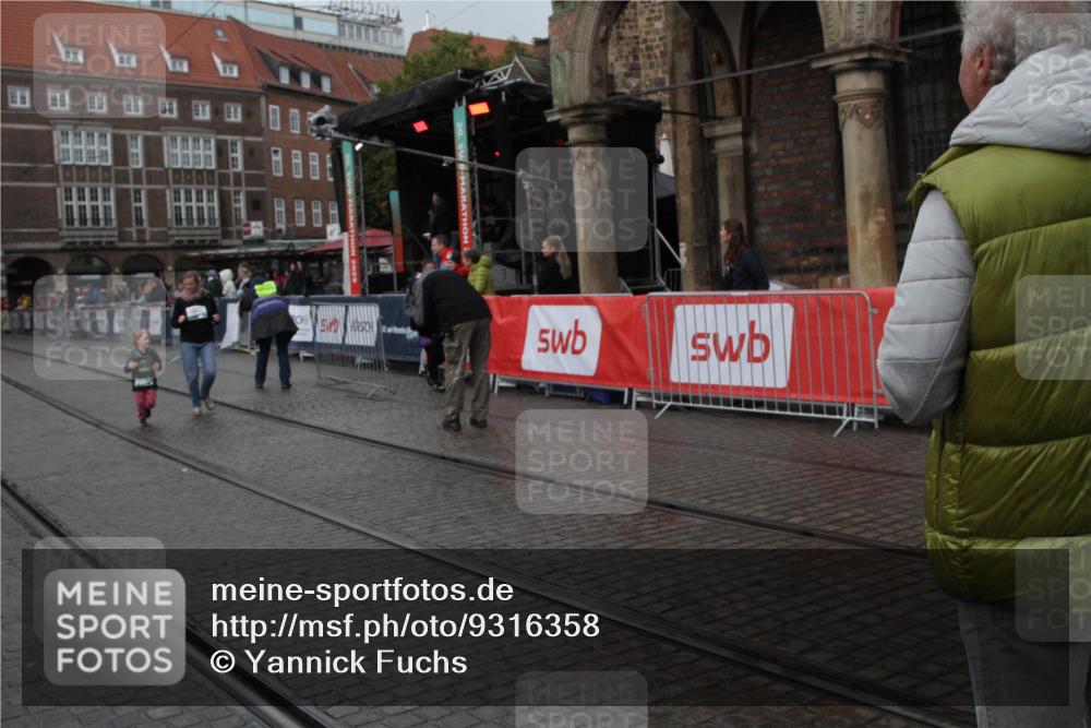 05.10.2025 - 20. swb-Marathon Bremen Yannick Fuchs http://msf.ph/oto/9316358 05.10.2025 15:25:08 Ziel  meine-sportfotos.de