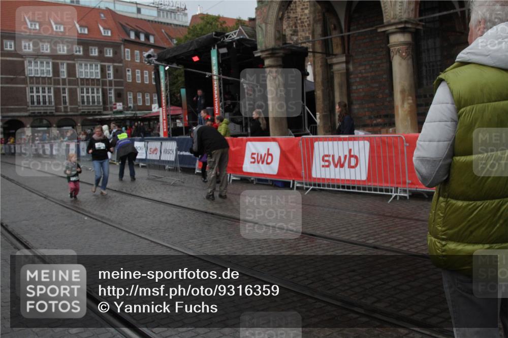 05.10.2025 - 20. swb-Marathon Bremen Yannick Fuchs http://msf.ph/oto/9316359 05.10.2025 15:25:08 Ziel  meine-sportfotos.de