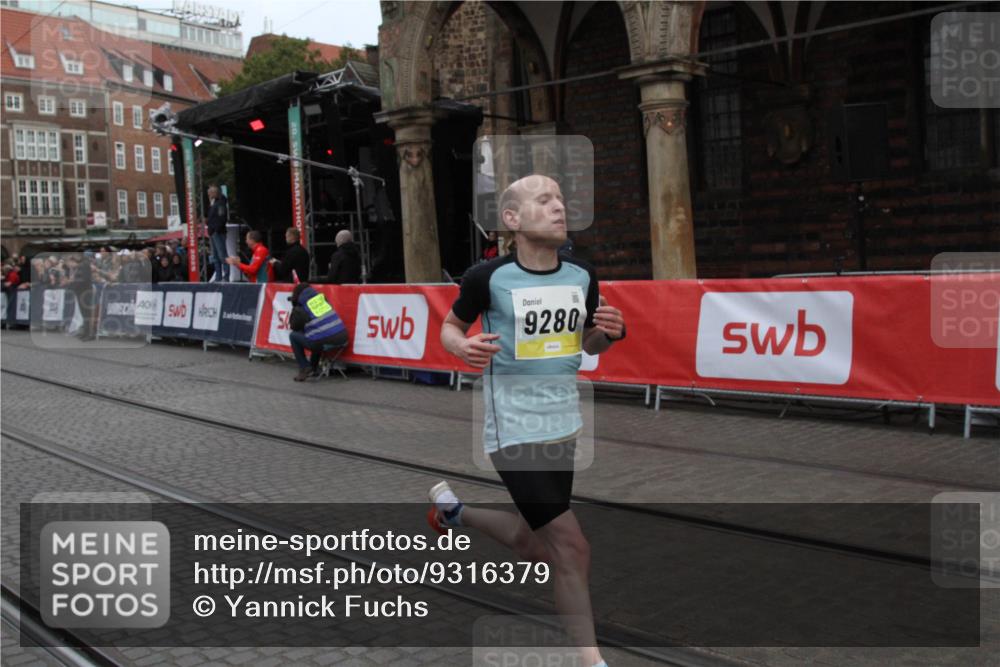05.10.2025 - 20. swb-Marathon Bremen Yannick Fuchs http://msf.ph/oto/9316379 05.10.2025 10:32:40 Ziel 9280, 11730 meine-sportfotos.de