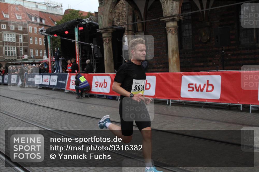 05.10.2025 - 20. swb-Marathon Bremen Yannick Fuchs http://msf.ph/oto/9316382 05.10.2025 10:32:54 Ziel 9996 meine-sportfotos.de