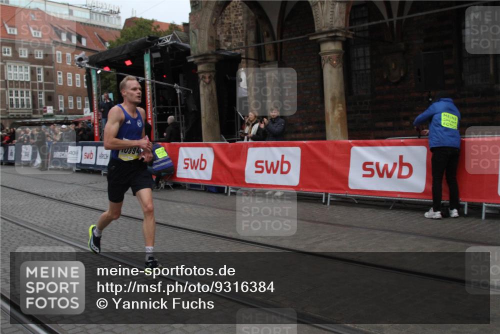 05.10.2025 - 20. swb-Marathon Bremen Yannick Fuchs http://msf.ph/oto/9316384 05.10.2025 10:33:06 Ziel 10894 meine-sportfotos.de