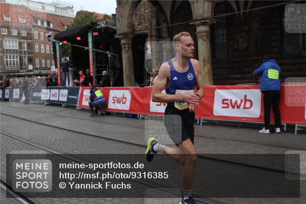 05.10.2025 - 20. swb-Marathon Bremen Yannick Fuchs http://msf.ph/oto/9316385 05.10.2025 10:33:06 Ziel 10894 meine-sportfotos.de