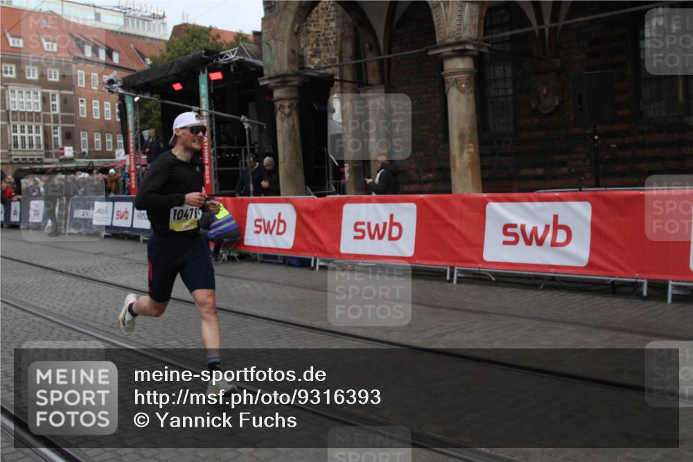 05.10.2025 - 20. swb-Marathon Bremen Yannick Fuchs http://msf.ph/oto/9316393 05.10.2025 10:35:14 Ziel 10476, 11443 meine-sportfotos.de
