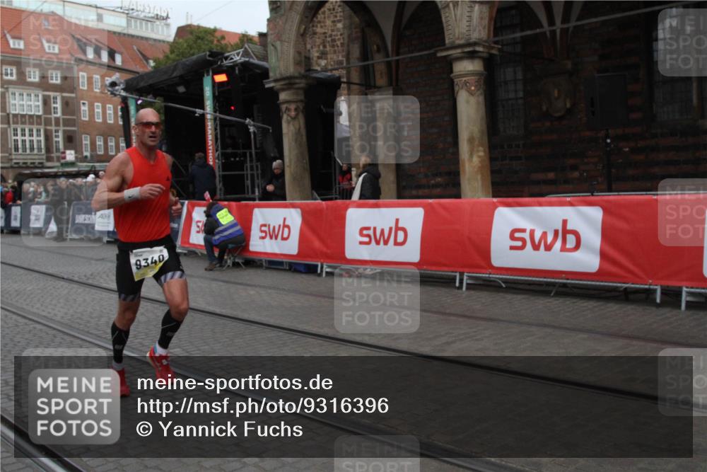 05.10.2025 - 20. swb-Marathon Bremen Yannick Fuchs http://msf.ph/oto/9316396 05.10.2025 10:35:32 Ziel 9340, 11341 meine-sportfotos.de
