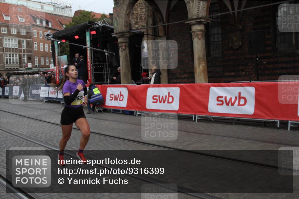 05.10.2025 - 20. swb-Marathon Bremen Yannick Fuchs http://msf.ph/oto/9316399 05.10.2025 10:35:42 Ziel 9596, 9697, 10538 meine-sportfotos.de