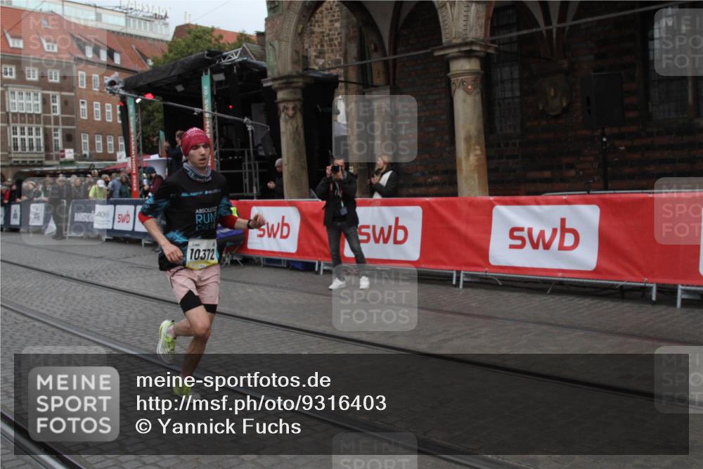 05.10.2025 - 20. swb-Marathon Bremen Yannick Fuchs http://msf.ph/oto/9316403 05.10.2025 10:36:00 Ziel 10372 meine-sportfotos.de