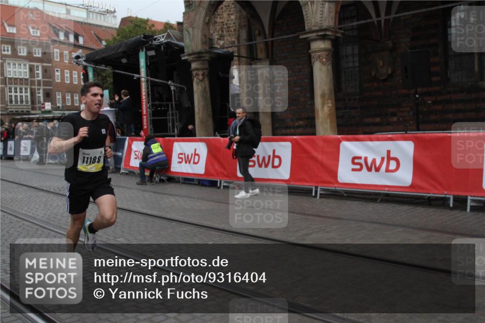 05.10.2025 - 20. swb-Marathon Bremen Yannick Fuchs http://msf.ph/oto/9316404 05.10.2025 10:36:13 Ziel 11188 meine-sportfotos.de