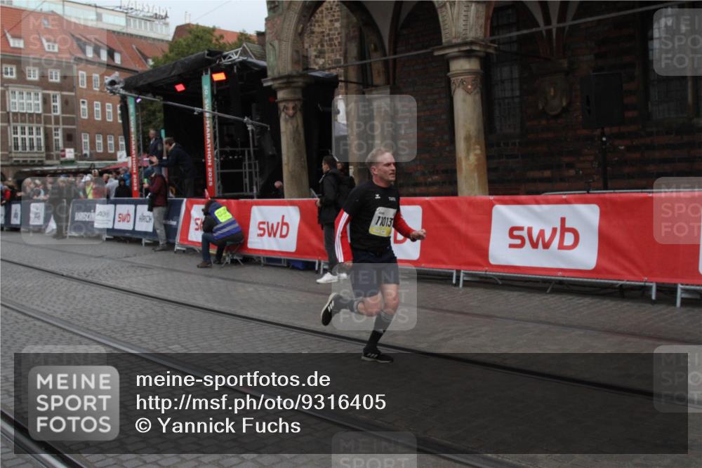 05.10.2025 - 20. swb-Marathon Bremen Yannick Fuchs http://msf.ph/oto/9316405 05.10.2025 10:36:27 Ziel 11013, 11185 meine-sportfotos.de