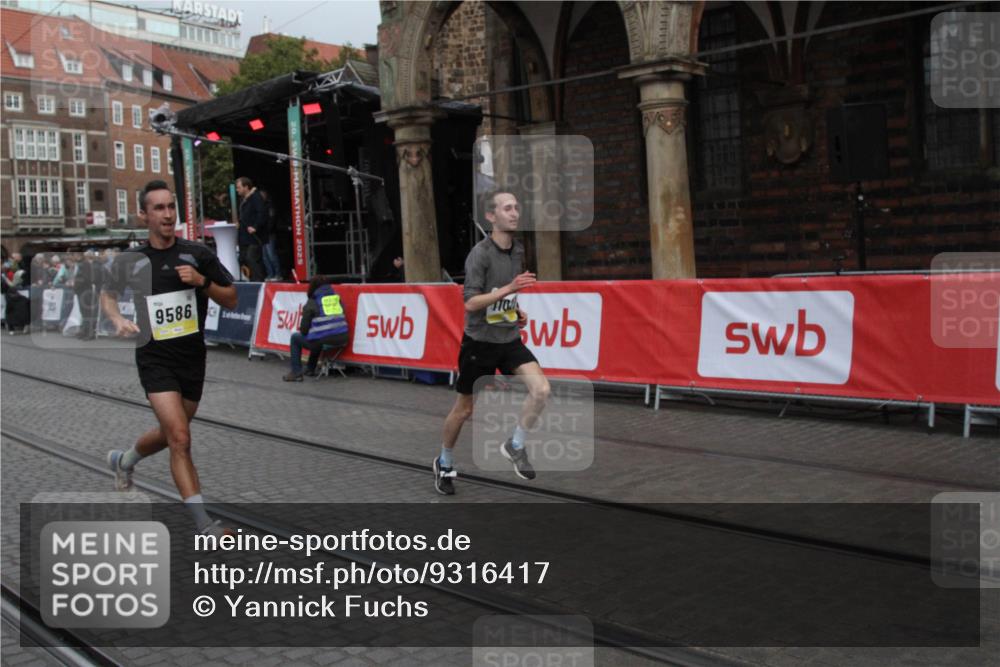 05.10.2025 - 20. swb-Marathon Bremen Yannick Fuchs http://msf.ph/oto/9316417 05.10.2025 10:37:35 Ziel 9586, 10358, 11021 meine-sportfotos.de
