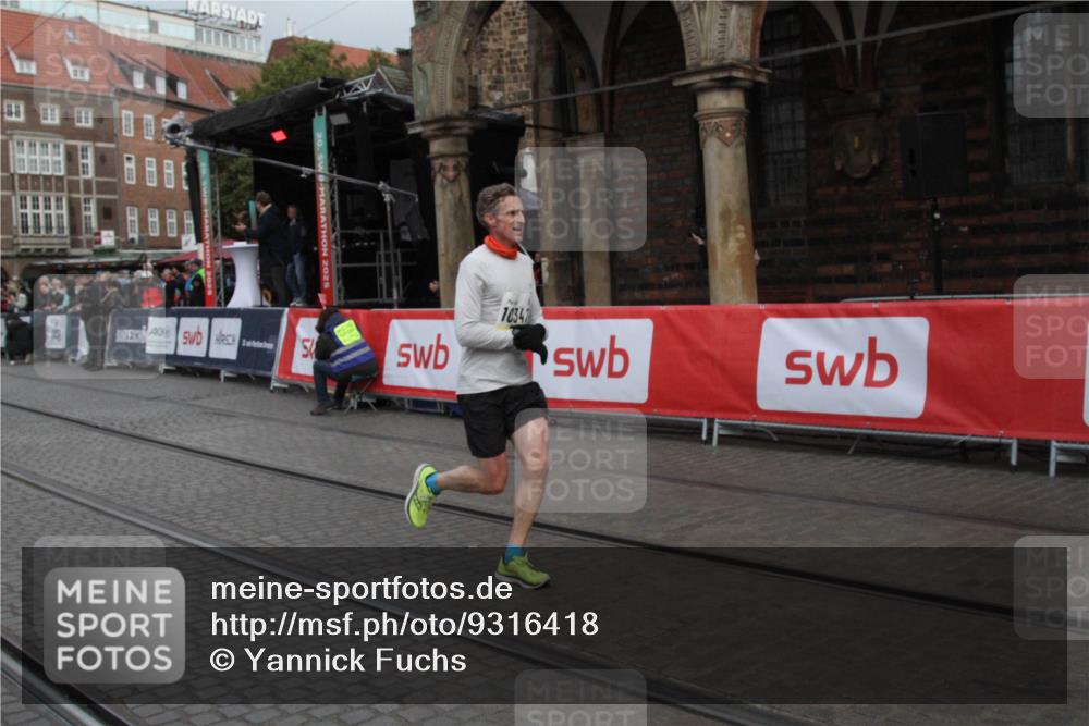 05.10.2025 - 20. swb-Marathon Bremen Yannick Fuchs http://msf.ph/oto/9316418 05.10.2025 10:37:47 Ziel 10347, 10501, 11176 meine-sportfotos.de