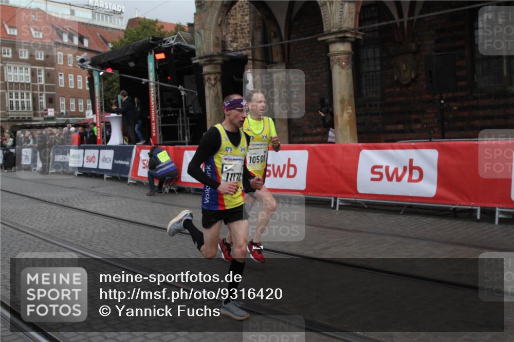05.10.2025 - 20. swb-Marathon Bremen Yannick Fuchs http://msf.ph/oto/9316420 05.10.2025 10:37:51 Ziel 10501, 10775, 11176 meine-sportfotos.de