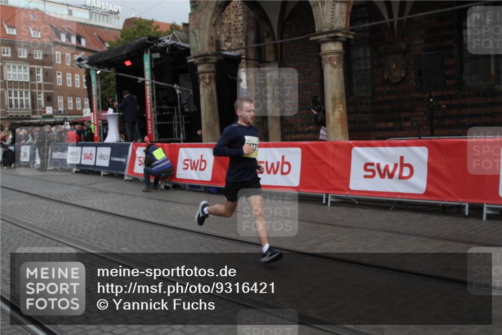 05.10.2025 - 20. swb-Marathon Bremen Yannick Fuchs http://msf.ph/oto/9316421 05.10.2025 10:37:56 Ziel 10775 meine-sportfotos.de