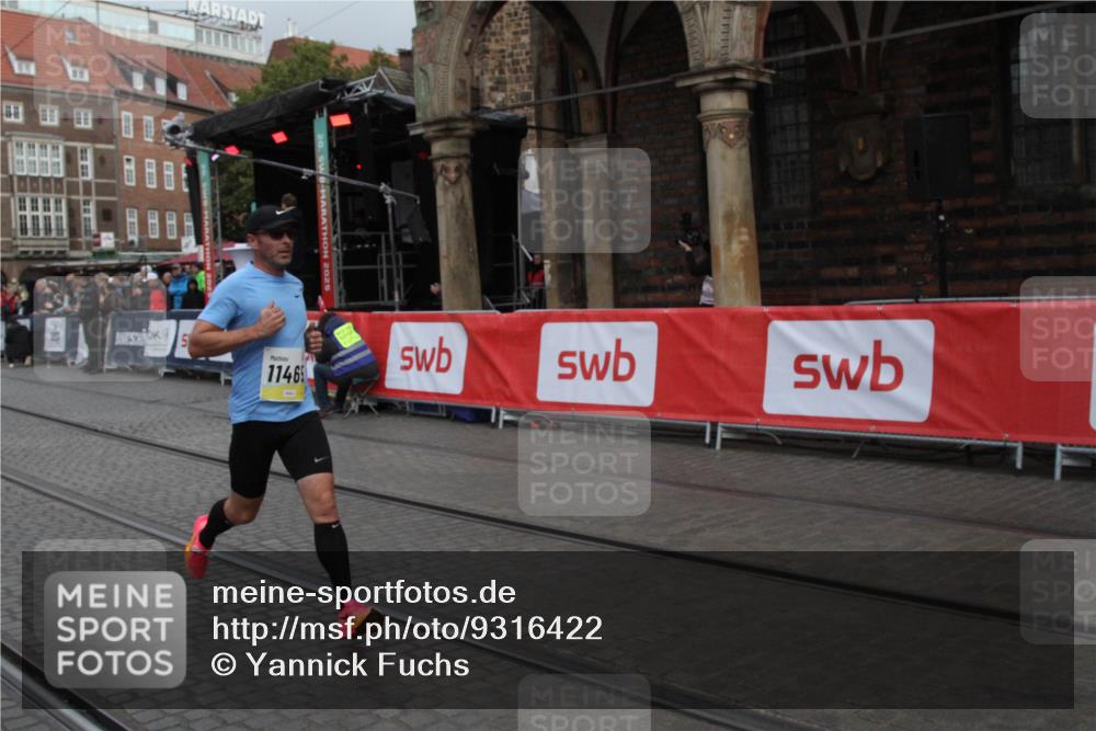 05.10.2025 - 20. swb-Marathon Bremen Yannick Fuchs http://msf.ph/oto/9316422 05.10.2025 10:38:03 Ziel 9755, 11328, 11465 meine-sportfotos.de