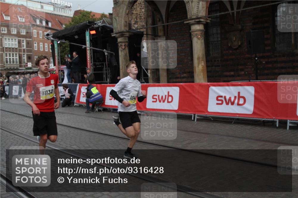 05.10.2025 - 20. swb-Marathon Bremen Yannick Fuchs http://msf.ph/oto/9316428 05.10.2025 10:38:51 Ziel 9341, 10352, 10409, 10517, 11132 meine-sportfotos.de