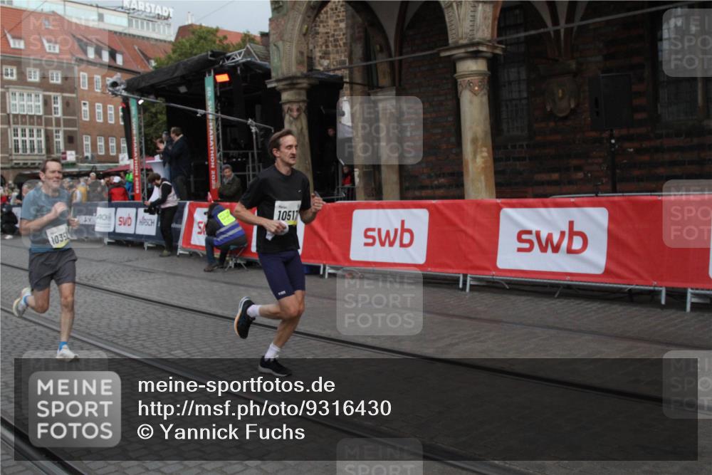 05.10.2025 - 20. swb-Marathon Bremen Yannick Fuchs http://msf.ph/oto/9316430 05.10.2025 10:38:54 Ziel 10352, 10517, 10967 meine-sportfotos.de