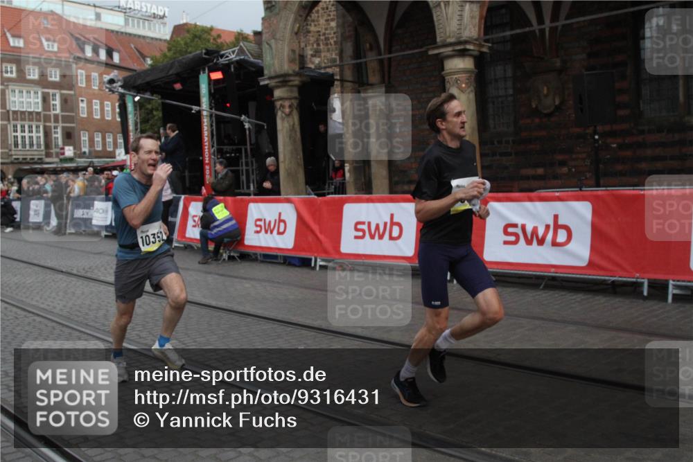 05.10.2025 - 20. swb-Marathon Bremen Yannick Fuchs http://msf.ph/oto/9316431 05.10.2025 10:38:54 Ziel 10352, 10517, 10967 meine-sportfotos.de