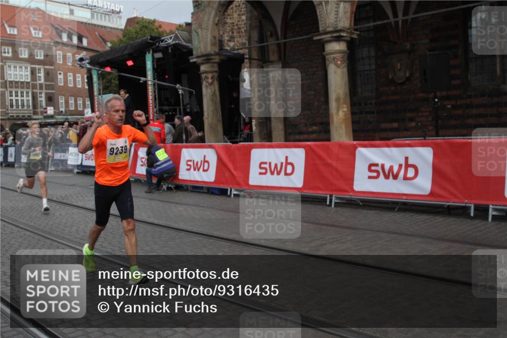 05.10.2025 - 20. swb-Marathon Bremen Yannick Fuchs http://msf.ph/oto/9316435 05.10.2025 10:39:26 Ziel 7111, 9239, 9863, 11067, 11343 meine-sportfotos.de