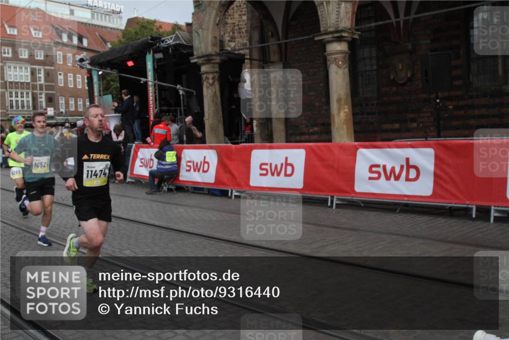 05.10.2025 - 20. swb-Marathon Bremen Yannick Fuchs http://msf.ph/oto/9316440 05.10.2025 10:39:41 Ziel 9289, 9671, 10525, 11418, 11474 meine-sportfotos.de