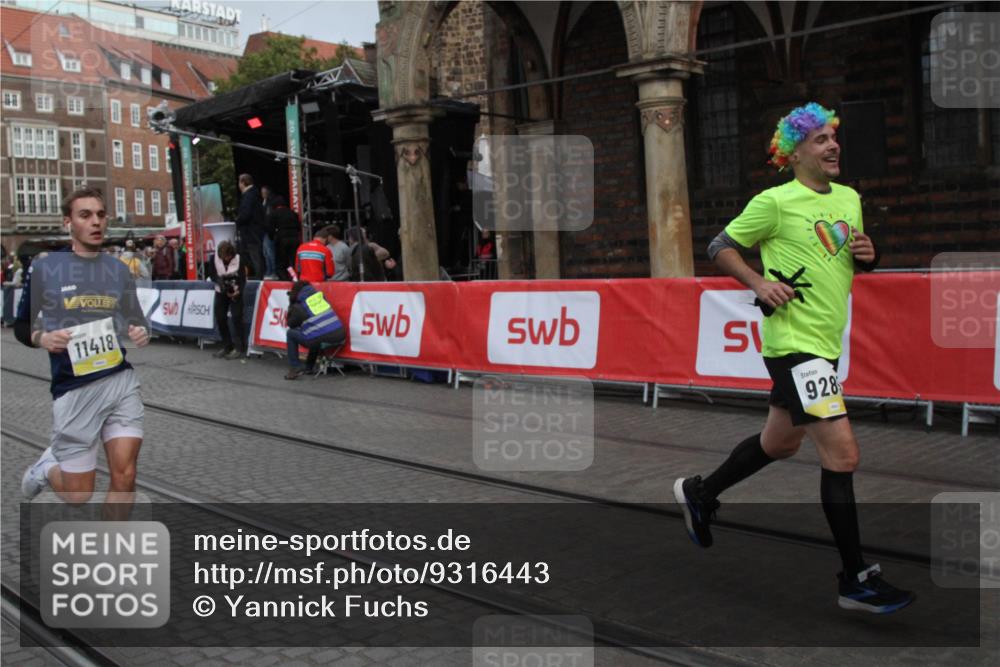05.10.2025 - 20. swb-Marathon Bremen Yannick Fuchs http://msf.ph/oto/9316443 05.10.2025 10:39:43 Ziel 9289, 11418 meine-sportfotos.de