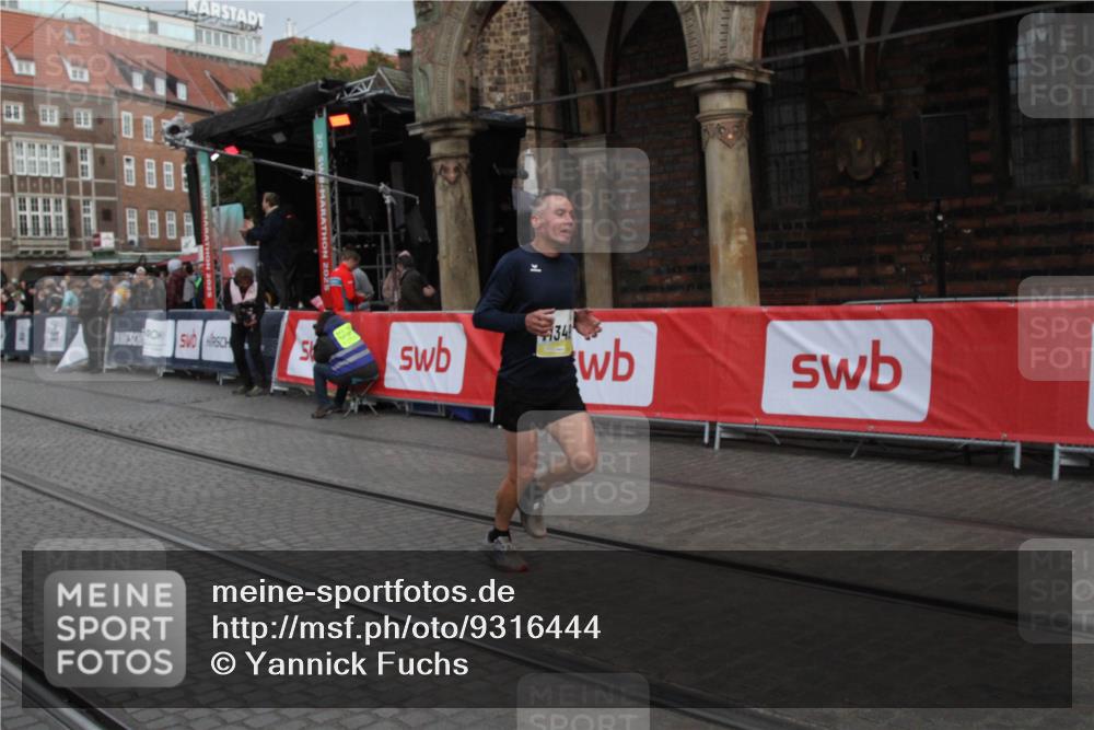 05.10.2025 - 20. swb-Marathon Bremen Yannick Fuchs http://msf.ph/oto/9316444 05.10.2025 10:39:49 Ziel 10753, 11349 meine-sportfotos.de