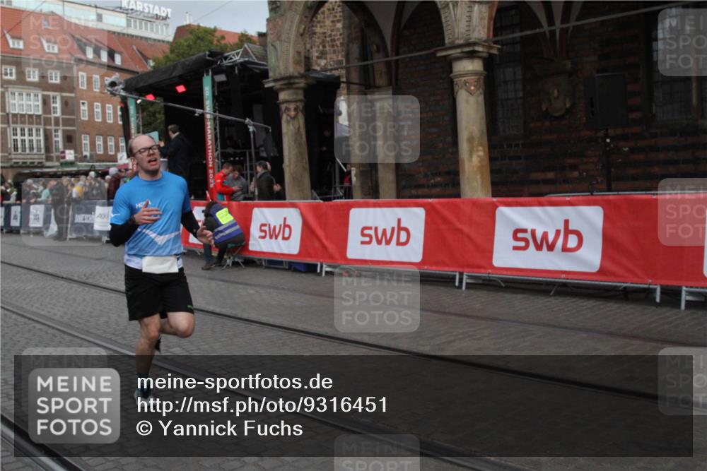 05.10.2025 - 20. swb-Marathon Bremen Yannick Fuchs http://msf.ph/oto/9316451 05.10.2025 10:40:00 Ziel 9213 meine-sportfotos.de