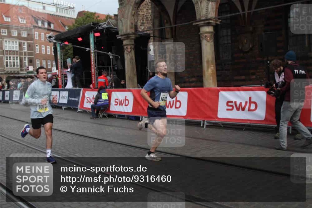 05.10.2025 - 20. swb-Marathon Bremen Yannick Fuchs http://msf.ph/oto/9316460 05.10.2025 10:40:50 Ziel 10161, 10229 meine-sportfotos.de