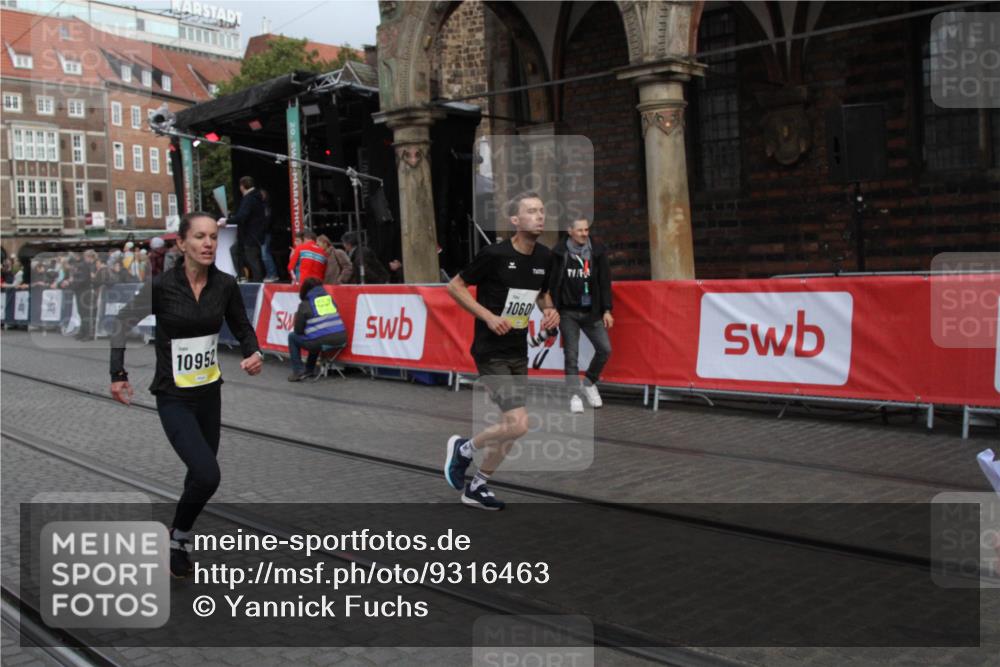 05.10.2025 - 20. swb-Marathon Bremen Yannick Fuchs http://msf.ph/oto/9316463 05.10.2025 10:41:13 Ziel 10606, 10952 meine-sportfotos.de