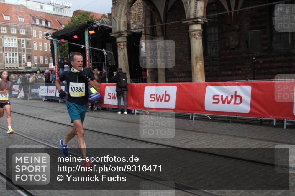 05.10.2025 - 20. swb-Marathon Bremen Yannick Fuchs http://msf.ph/oto/9316471 05.10.2025 10:41:57 Ziel 9884, 10104, 10880, 11581, 11710 meine-sportfotos.de