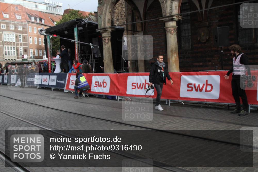 05.10.2025 - 20. swb-Marathon Bremen Yannick Fuchs http://msf.ph/oto/9316490 05.10.2025 10:42:33 Ziel 11725 meine-sportfotos.de