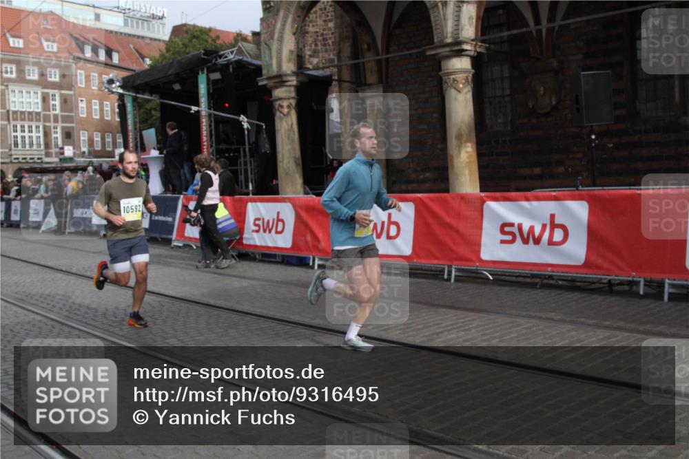 05.10.2025 - 20. swb-Marathon Bremen Yannick Fuchs http://msf.ph/oto/9316495 05.10.2025 10:42:45 Ziel 10592, 11178 meine-sportfotos.de