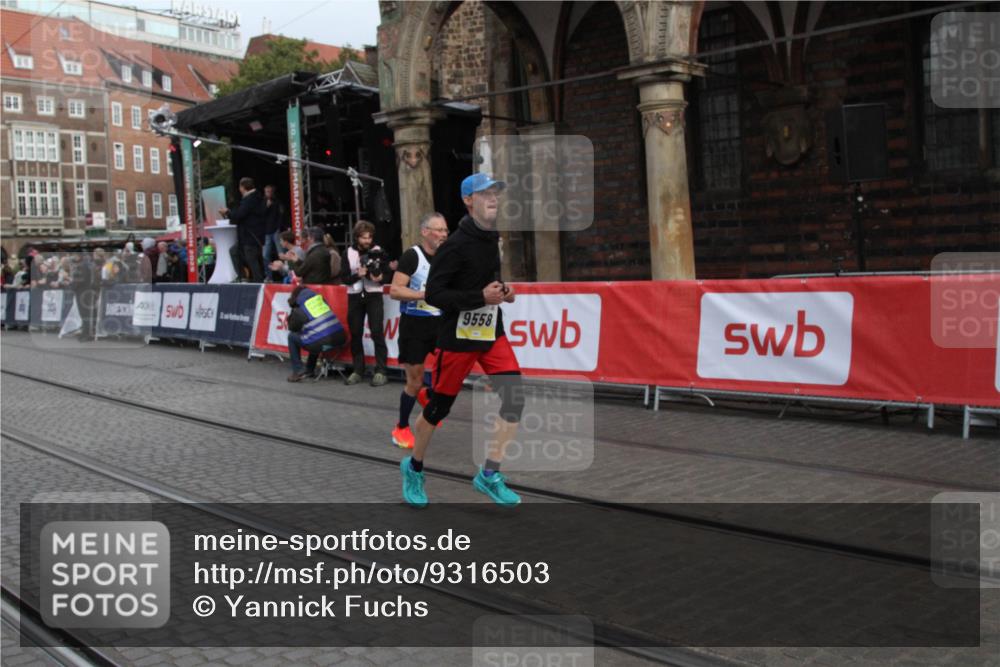 05.10.2025 - 20. swb-Marathon Bremen Yannick Fuchs http://msf.ph/oto/9316503 05.10.2025 10:43:09 Ziel 9006, 9302, 9558, 10553, 10961, 11476 meine-sportfotos.de