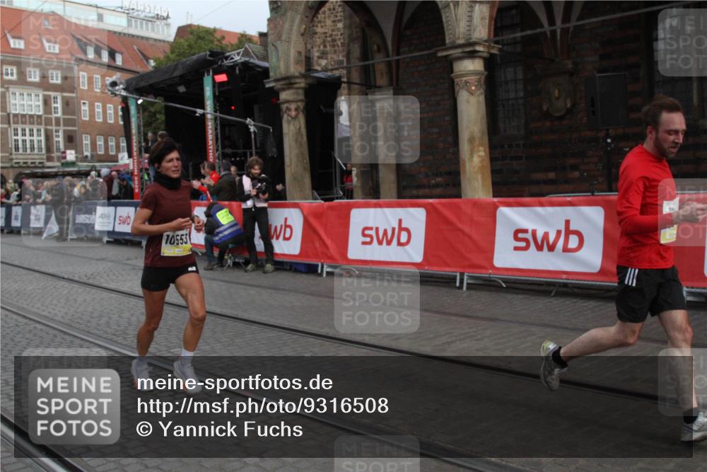 05.10.2025 - 20. swb-Marathon Bremen Yannick Fuchs http://msf.ph/oto/9316508 05.10.2025 10:43:14 Ziel 9006, 10474, 10553, 10979 meine-sportfotos.de