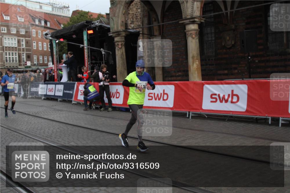 05.10.2025 - 20. swb-Marathon Bremen Yannick Fuchs http://msf.ph/oto/9316509 05.10.2025 10:43:17 Ziel 10474, 10541, 10979, 11304 meine-sportfotos.de