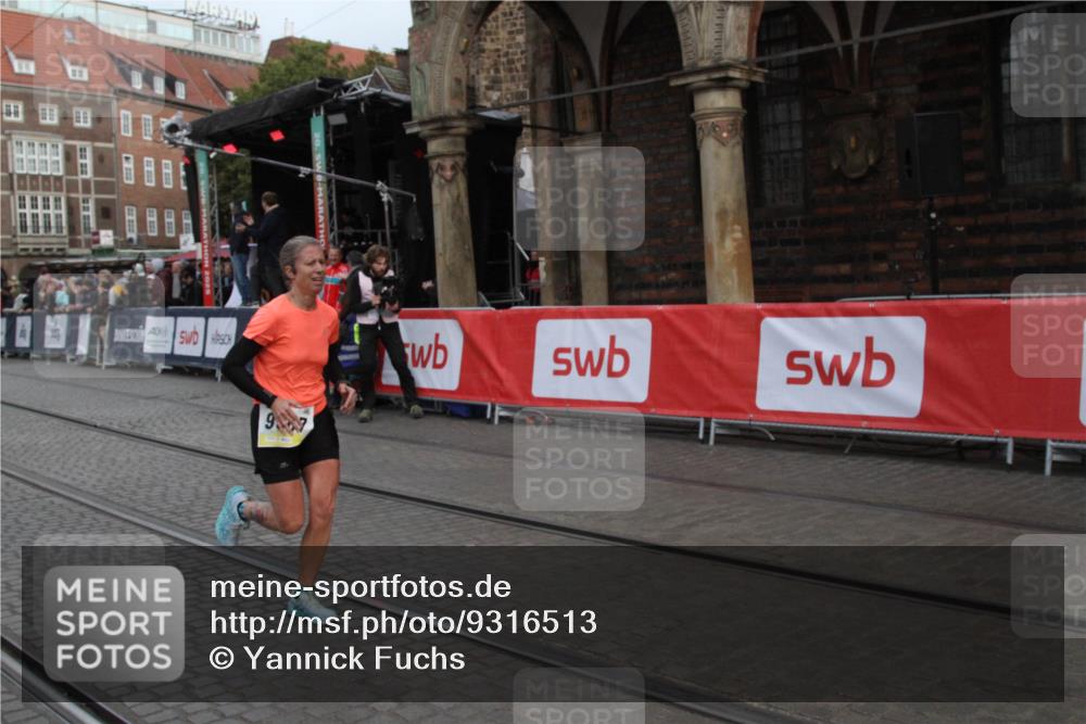 05.10.2025 - 20. swb-Marathon Bremen Yannick Fuchs http://msf.ph/oto/9316513 05.10.2025 10:43:28 Ziel 9967 meine-sportfotos.de