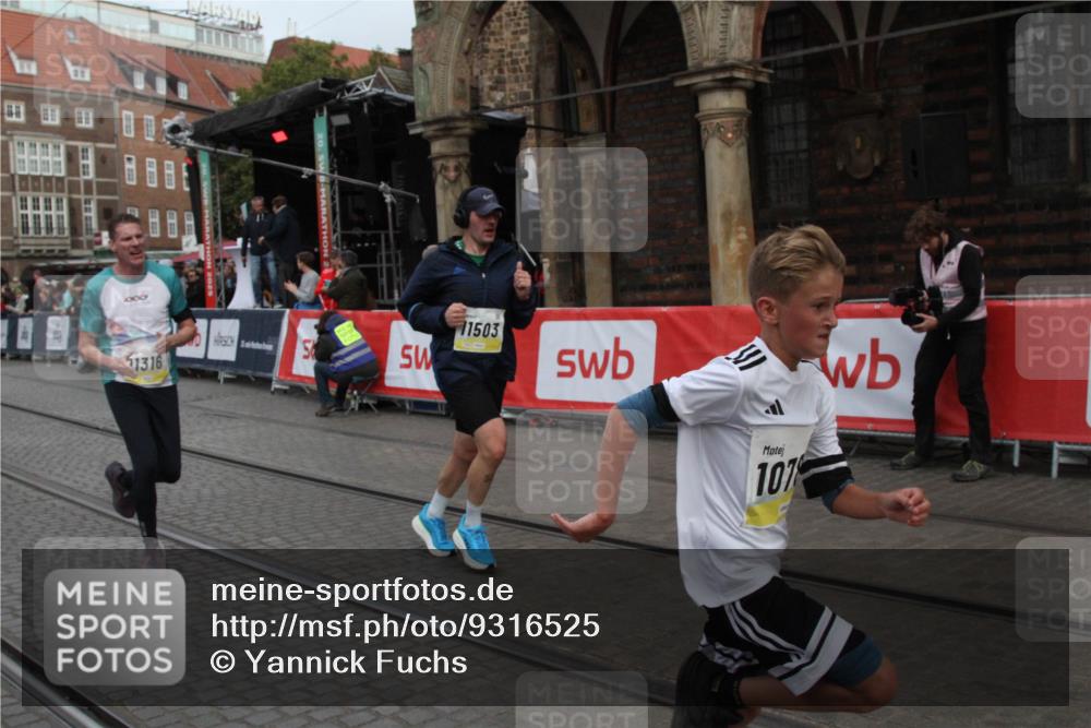 05.10.2025 - 20. swb-Marathon Bremen Yannick Fuchs http://msf.ph/oto/9316525 05.10.2025 10:44:10 Ziel 9614, 9919, 10351, 10649, 10652, 10780, 11316, 11503 meine-sportfotos.de
