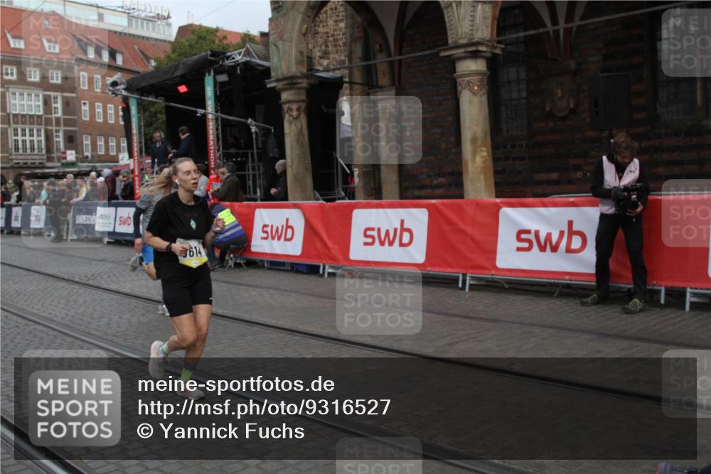05.10.2025 - 20. swb-Marathon Bremen Yannick Fuchs http://msf.ph/oto/9316527 05.10.2025 10:44:11 Ziel 9614, 9919, 10351, 10649, 11316, 11503, 11645 meine-sportfotos.de