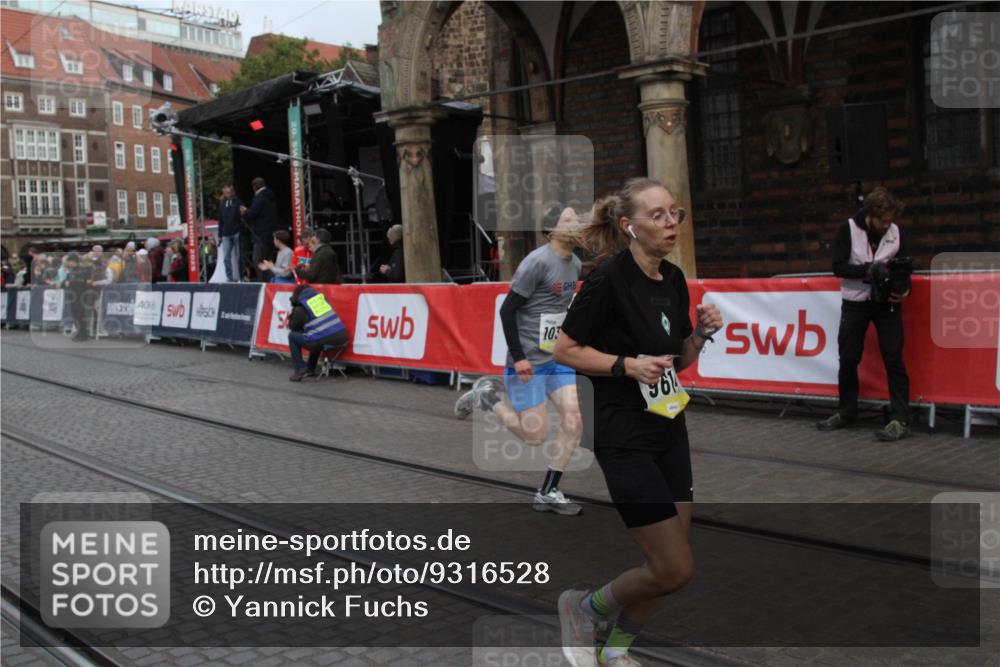 05.10.2025 - 20. swb-Marathon Bremen Yannick Fuchs http://msf.ph/oto/9316528 05.10.2025 10:44:12 Ziel 9614, 9919, 10351, 10649, 11645, 11648 meine-sportfotos.de