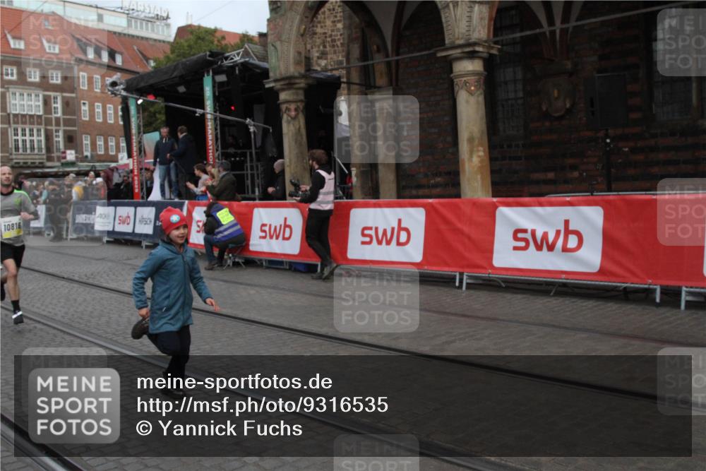 05.10.2025 - 20. swb-Marathon Bremen Yannick Fuchs http://msf.ph/oto/9316535 05.10.2025 10:44:22 Ziel 10816, 11659 meine-sportfotos.de