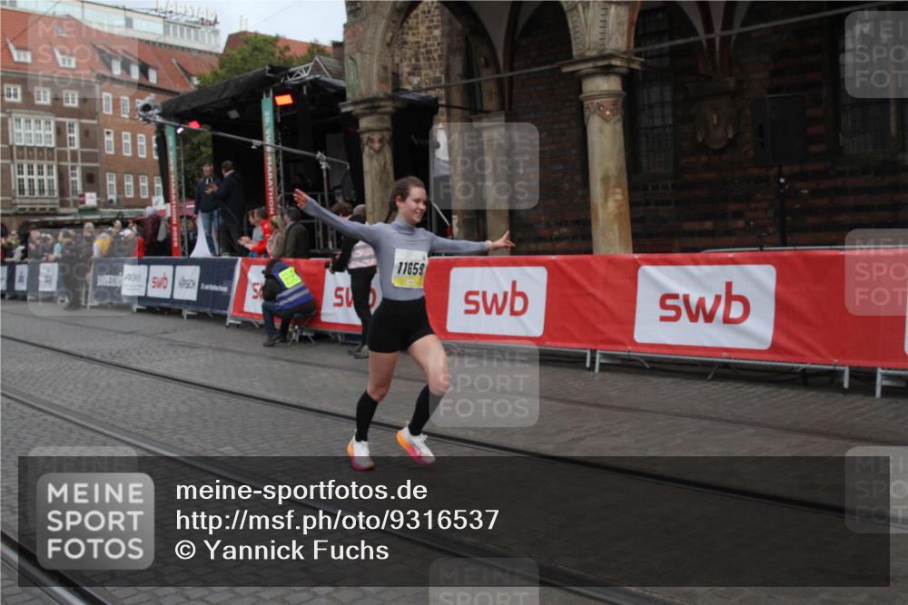 05.10.2025 - 20. swb-Marathon Bremen Yannick Fuchs http://msf.ph/oto/9316537 05.10.2025 10:44:24 Ziel 10666, 11659 meine-sportfotos.de