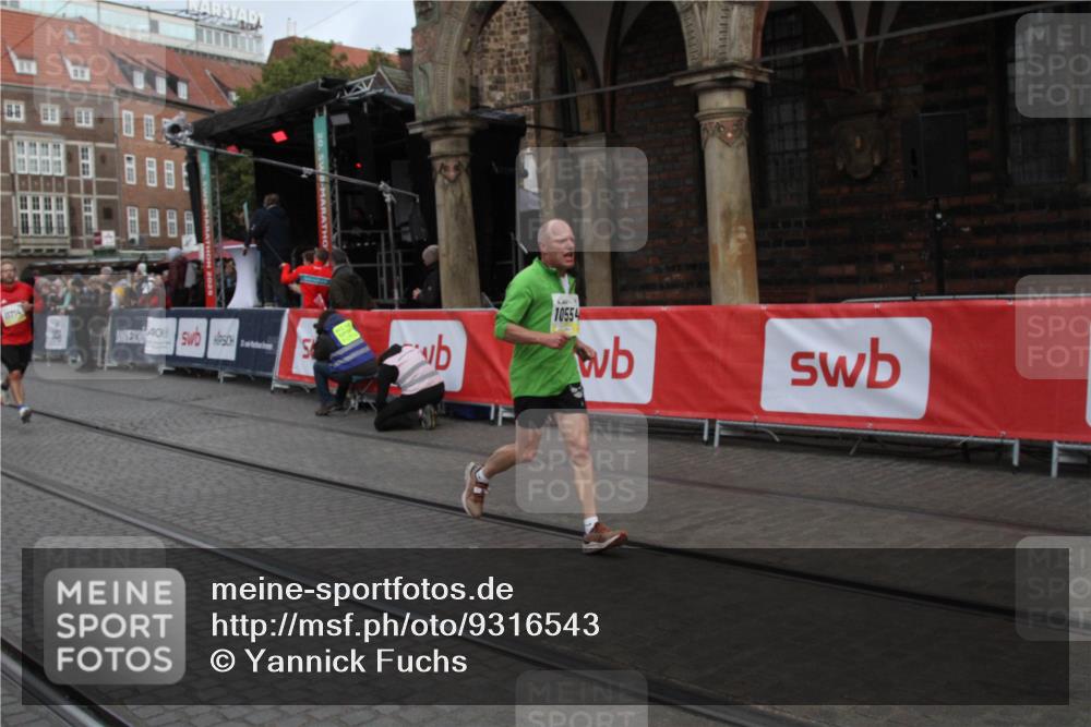 05.10.2025 - 20. swb-Marathon Bremen Yannick Fuchs http://msf.ph/oto/9316543 05.10.2025 10:44:45 Ziel 10092, 10306, 10554, 11714 meine-sportfotos.de