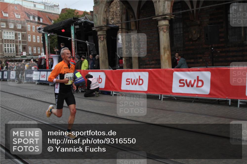 05.10.2025 - 20. swb-Marathon Bremen Yannick Fuchs http://msf.ph/oto/9316550 05.10.2025 10:45:04 Ziel 9202, 9590, 9678, 11362 meine-sportfotos.de