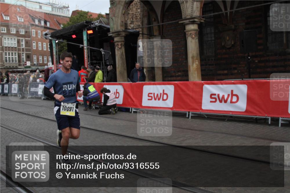 05.10.2025 - 20. swb-Marathon Bremen Yannick Fuchs http://msf.ph/oto/9316555 05.10.2025 10:45:13 Ziel 10091, 10822 meine-sportfotos.de