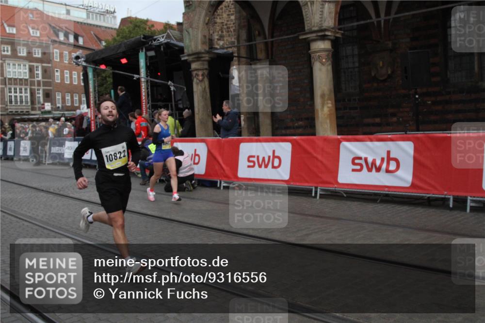 05.10.2025 - 20. swb-Marathon Bremen Yannick Fuchs http://msf.ph/oto/9316556 05.10.2025 10:45:18 Ziel 9290, 10431, 10822, 10898, 11488 meine-sportfotos.de