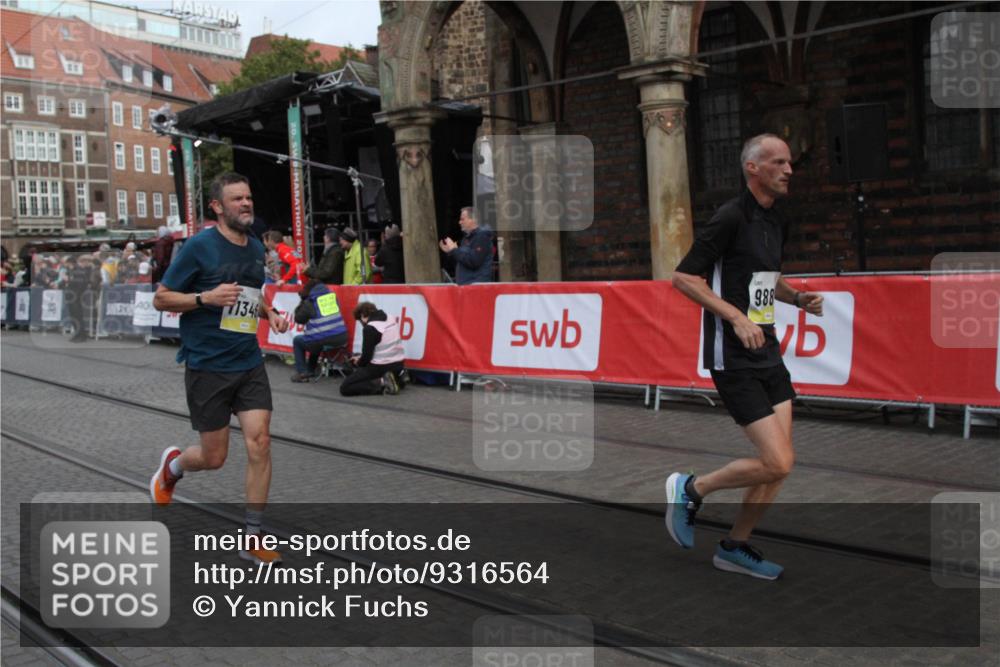 05.10.2025 - 20. swb-Marathon Bremen Yannick Fuchs http://msf.ph/oto/9316564 05.10.2025 10:45:29 Ziel 9396, 9885, 10447, 11346, 11403, 11585 meine-sportfotos.de
